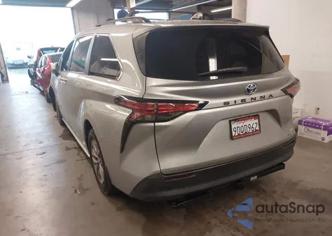 2022 Toyota Sienna Le z USA, uszkodzony, nr VIN 5TDBRKEC6NS132729